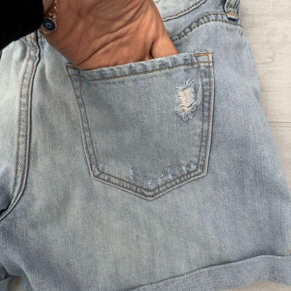Gap Sexy Boyfriend Short Denim Ripped Light Wash Button Fly Pockets Mid-rise 2 - Picture 6 of 7